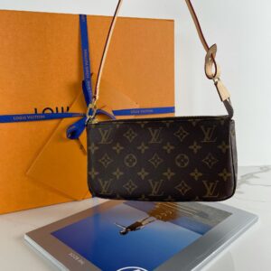 Shop Louis Vuitton V Essential v stud earrings (M63208, M68153) by  TouhaShop