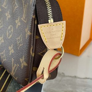 Louis Vuitton Essential V Stud Earrings Golden Metal ref.558075 - Joli  Closet