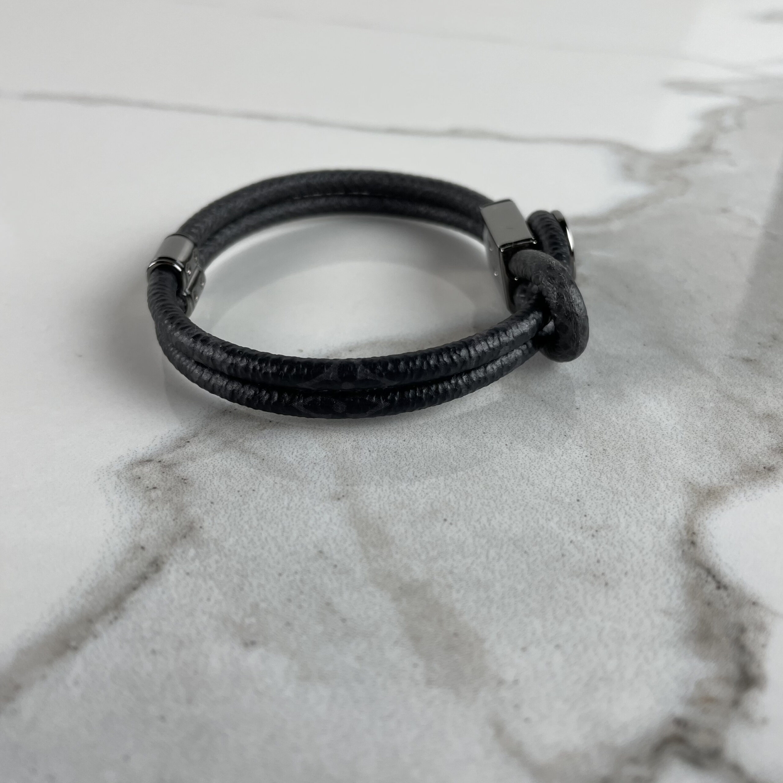 Shop Louis Vuitton 2022-23FW Loop it bracelet (M6780E, M6780D) by Corriere