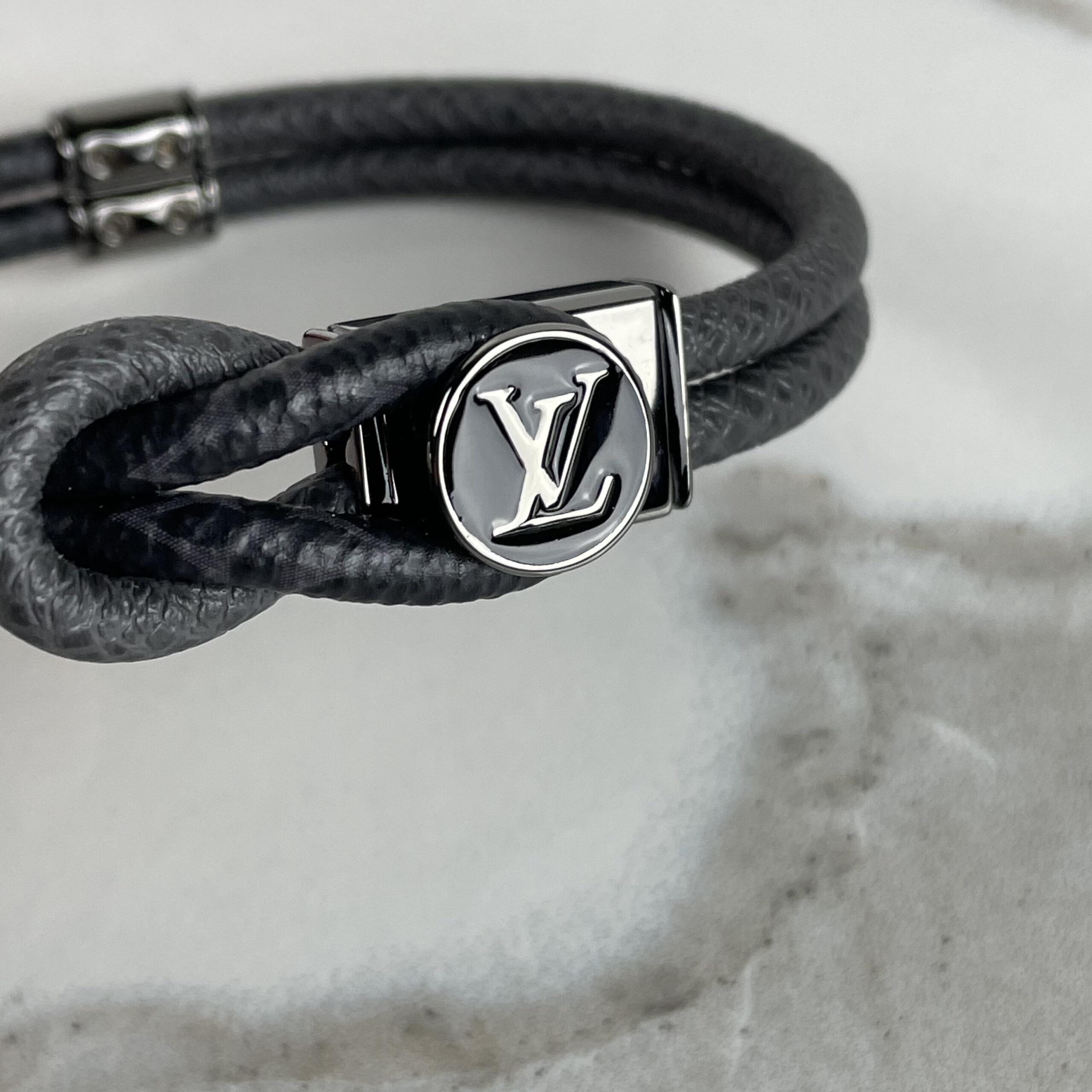 Louis Vuitton Louis Vuitton Loop it monogram bracelet
