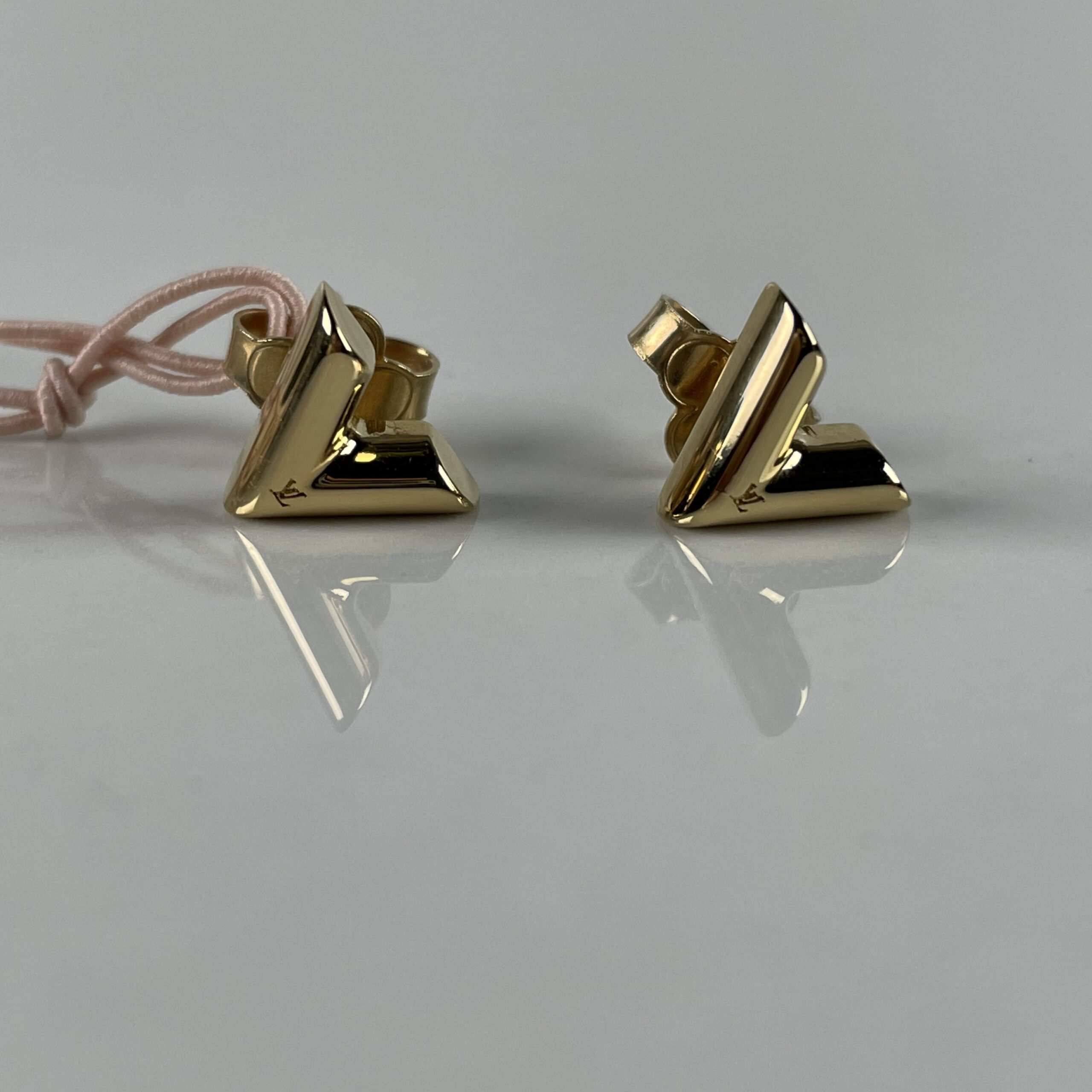 Louis Vuitton Essential V Stud Earrings (M68153, ESSENTIAL V STUDS)
