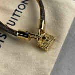 LOUIS VUITTON Bracelet à Charm Petite Malle