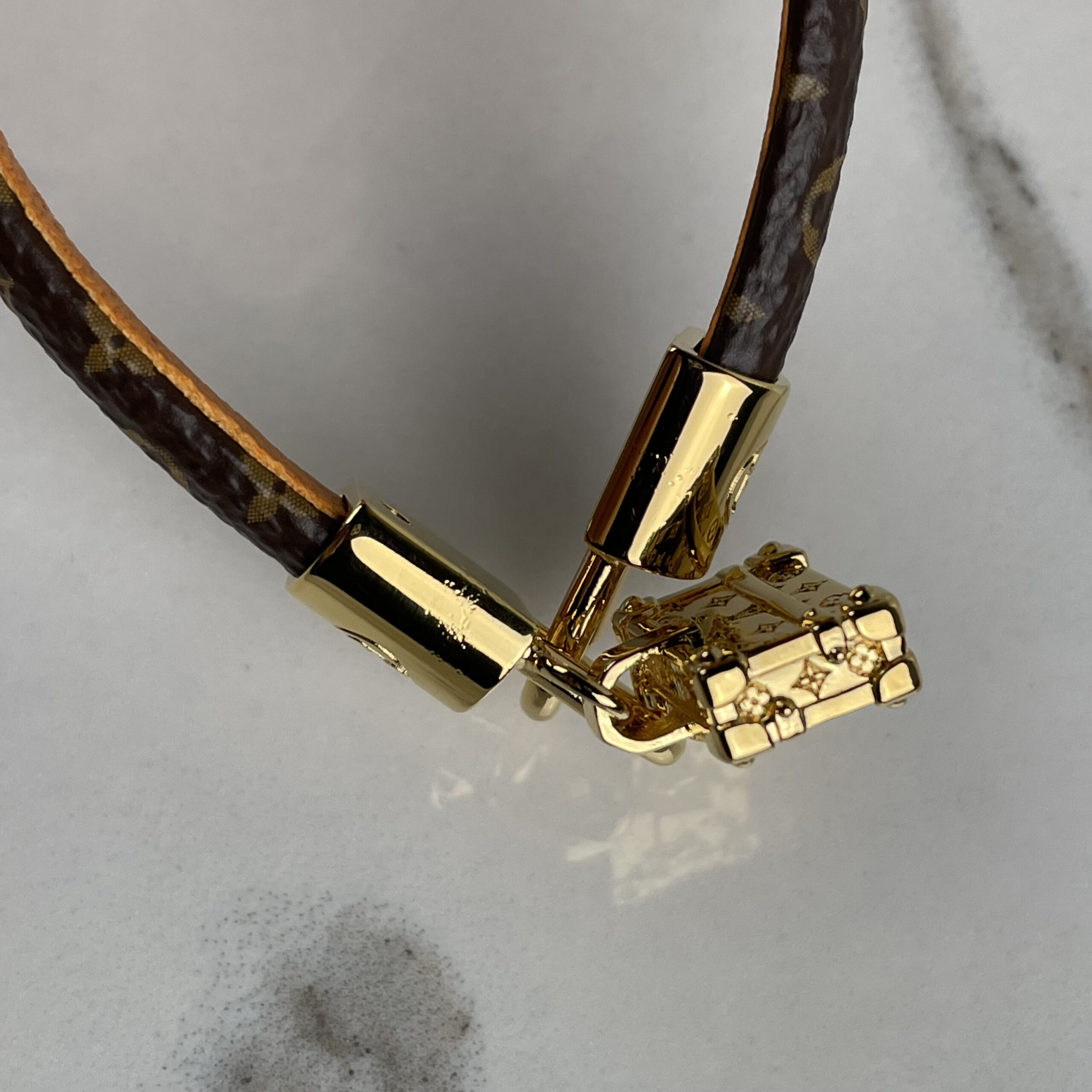 Louis Vuitton Monogram Brasle Alma M6220E Metal,Monogram Bracelet Gold, Monogram