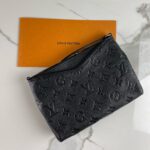 LOUIS VUITTON Pochette Pallas