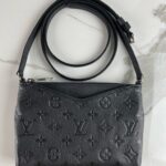 LOUIS VUITTON Pochette Pallas