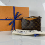 LOUIS VUITTON Pochette Pallas BB