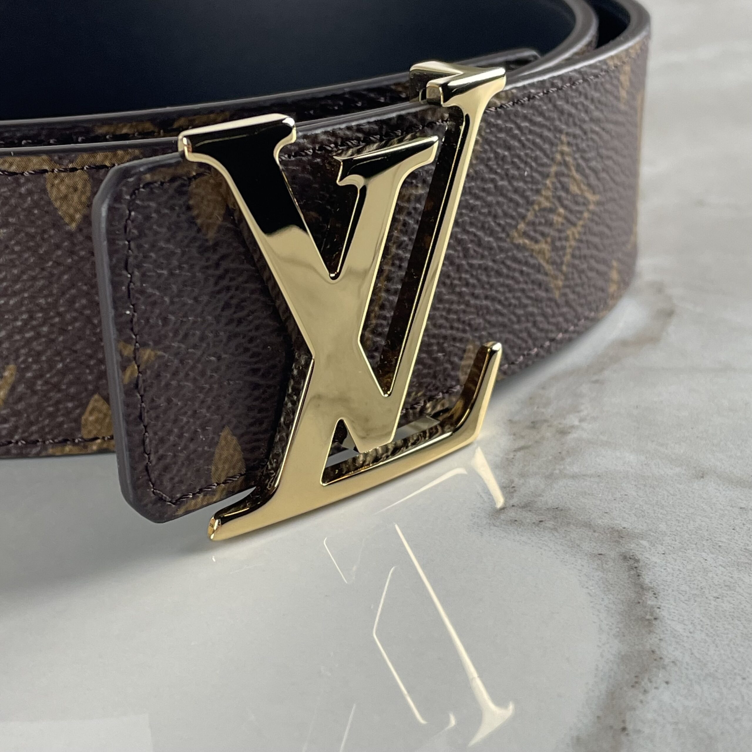 Louis Vuitton Initiales 40 MM Reversible Belt Review (Louis Vuitton Belt  Review) 