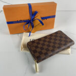 LOUIS VUITTON Zippy Wallet