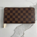 LOUIS VUITTON Zippy Wallet