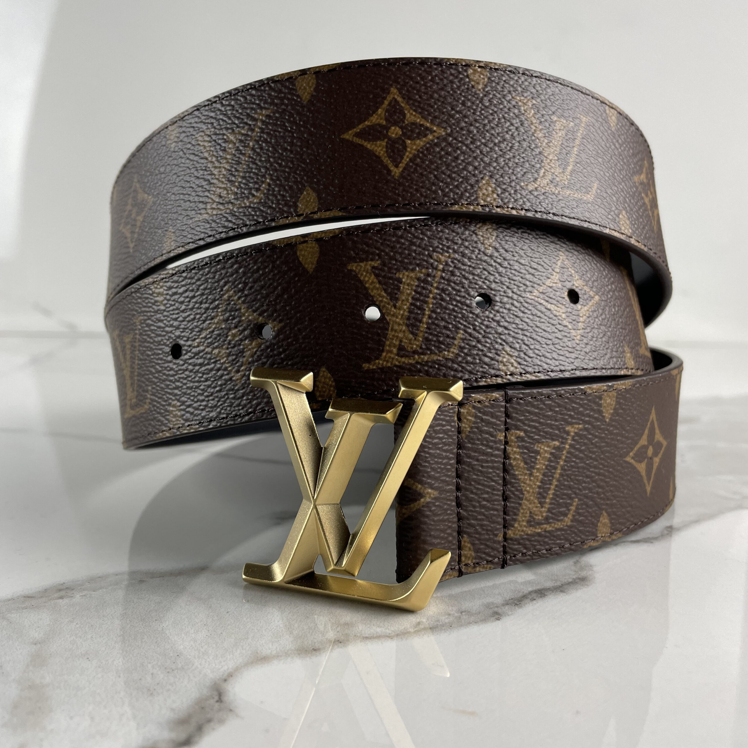 Louis Vuitton LV Eclipse 20mm Reversible Belt Black + Calf Leather. Size 75 cm