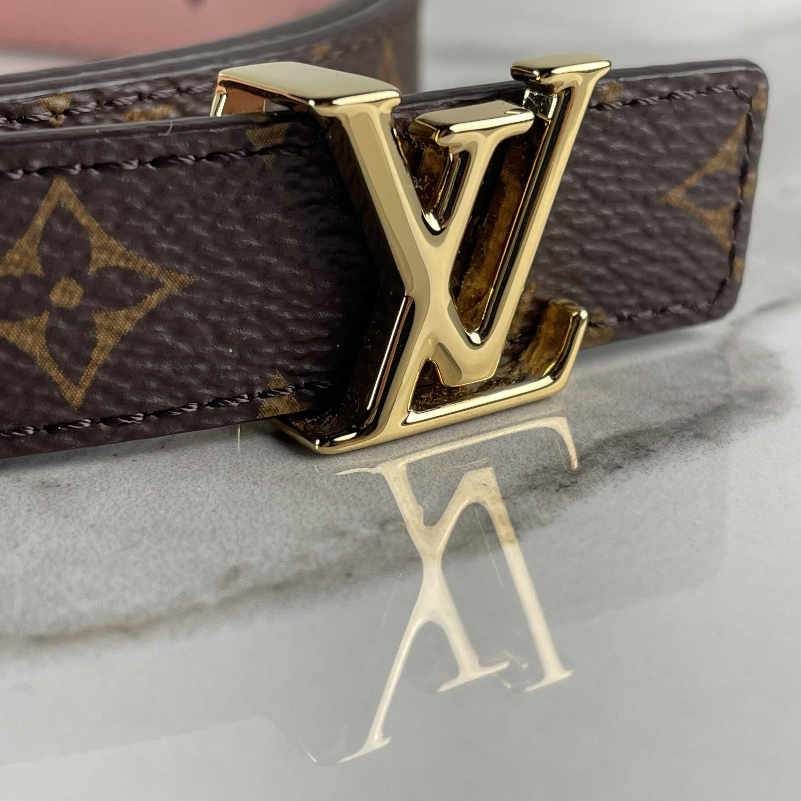 Louis Vuitton LV Iconic 20mm reversible belt Beige Leather ref.479808 -  Joli Closet