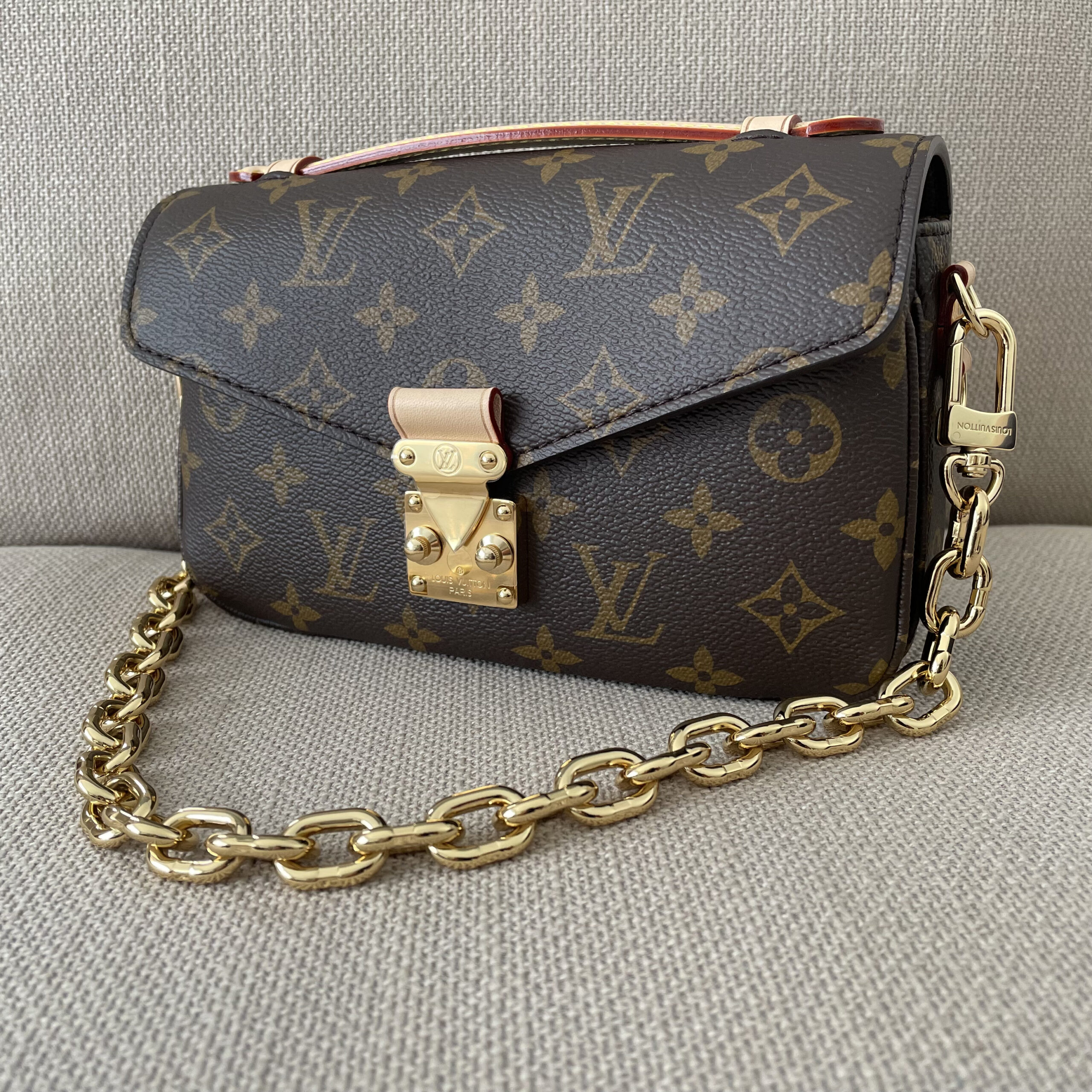 pochette metis east west review