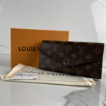 LOUIS VUITTON Sarah Wallet