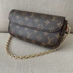 LOUIS VUITTON Ivy Chain Wallet