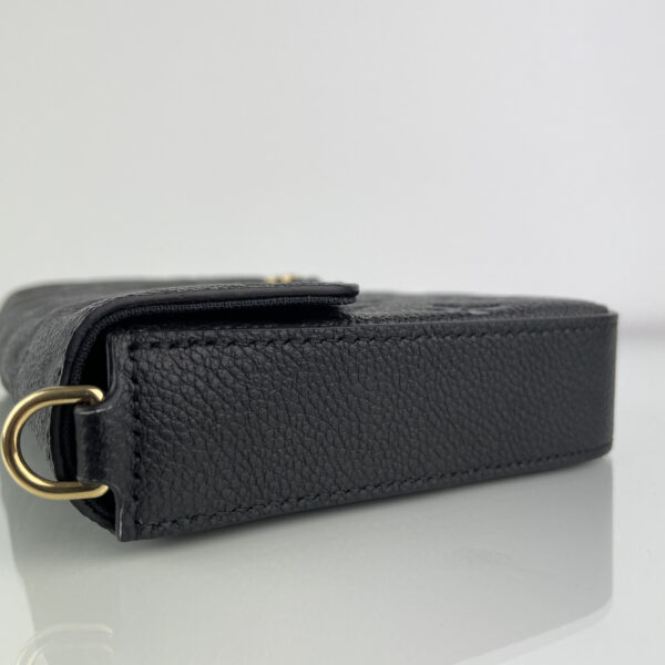Louis Vuitton LV Pochette Félicie cuir Empreinte noir pochettes sac à vendre neuf nouveau nouvelle d'occasion deuxième main seconde main pour les femmes authentique luxe