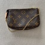 LOUIS VUITTON Pochette Accessoires Mini