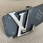 LOUIS VUITTON Ceinture LV Initiales 40 mm Réversible