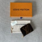 LOUIS VUITTON Porte-Monnaie Zippy