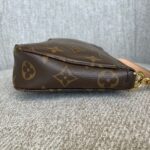 LOUIS VUITTON Pochette Accessoires NM